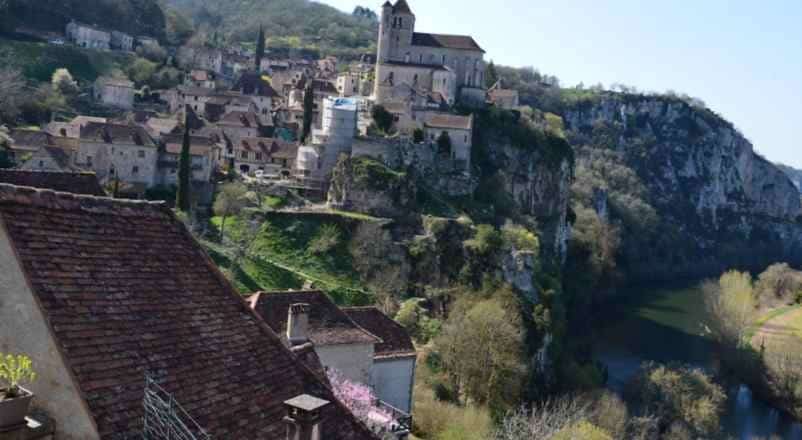 Combien de temps faut-il pour visiter Saint-Cirq-Lapopie sans rien manquer ? Terra America