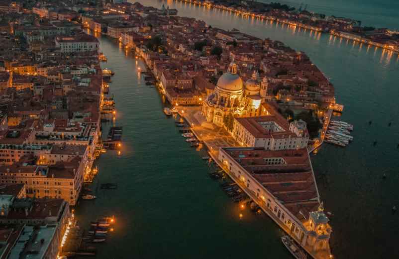 Jours 1 à 3 : Découvrir le cœur historique de la Cité des Doges-Terra America