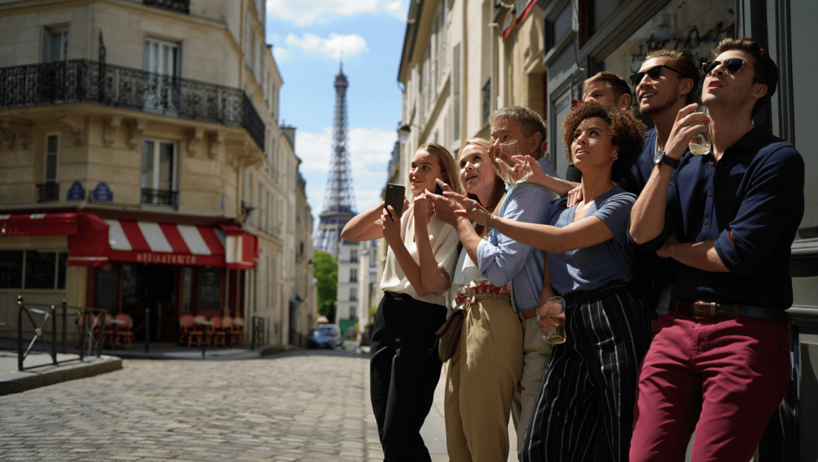 nomadic matt in front of the luxembourg gardens
