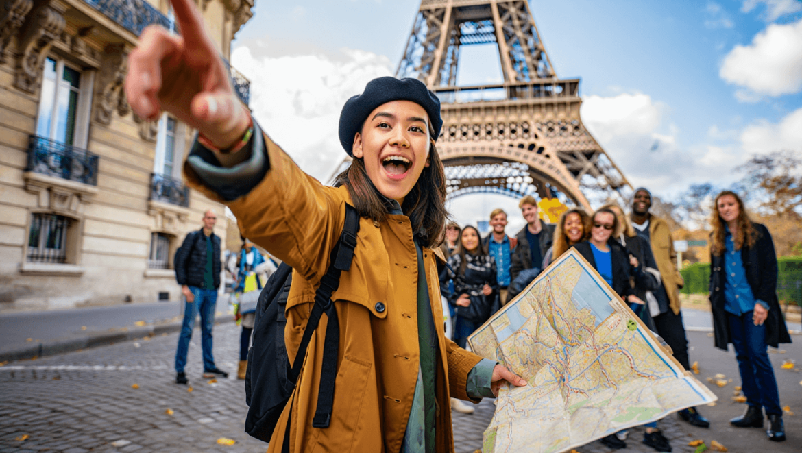 nomadic matt in front of the luxembourg gardens