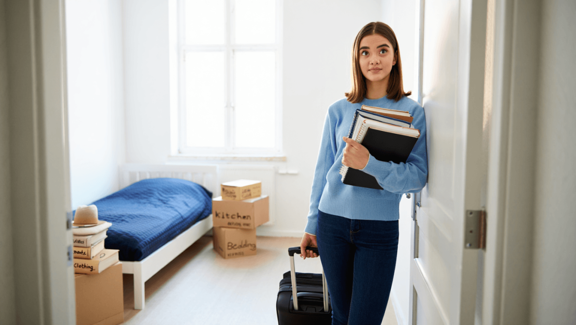 Complete Guide: What To Bring & How To Pack For College