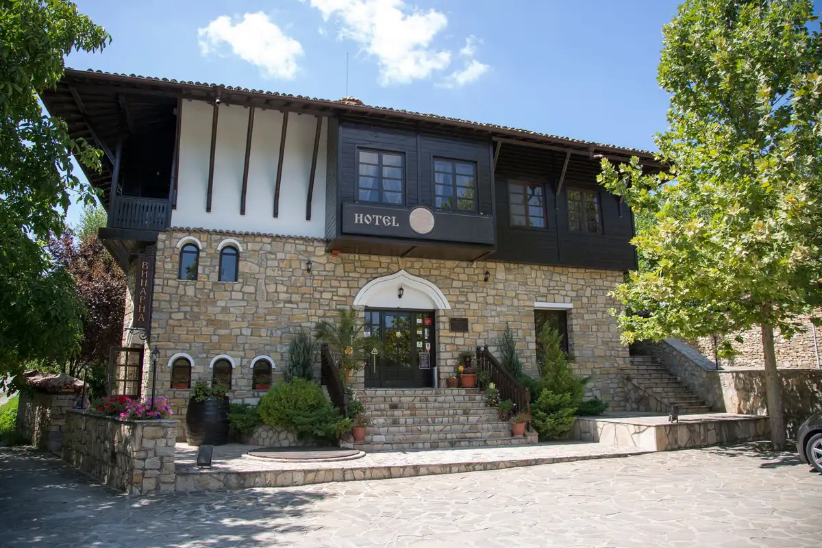 Petite pension méditerranéenne avec terrasse vue sur la mer