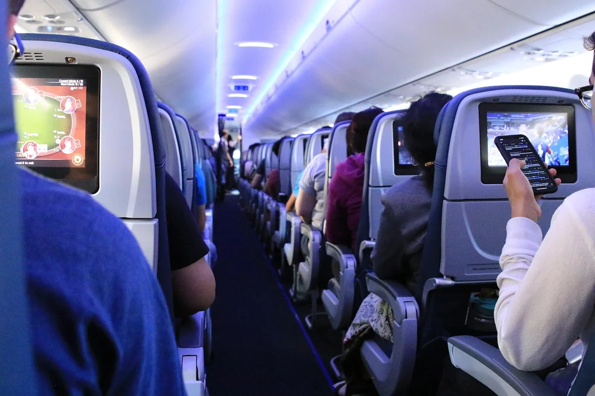 Cabine affaires d'un Airbus A330neo avec sièges inclinables et accès couloir direct