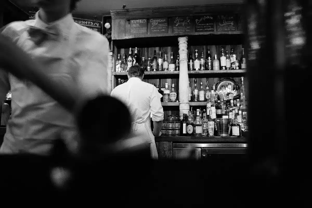 Aménagements d'un salon aérien avec restauration et espace détente