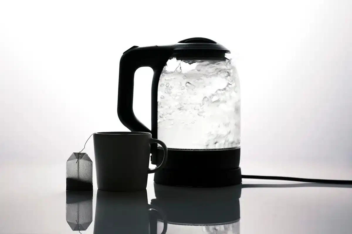 Chaussures d'eau, sac étanche et pochette téléphone pour excursions